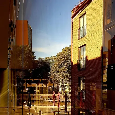 Stylish Riverside In Old Town Apartament