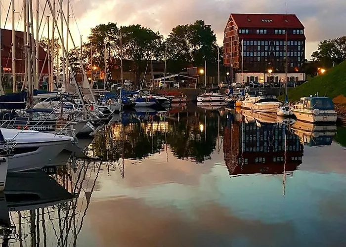 Διαμέρισμα Stylish Riverside In Old Town *